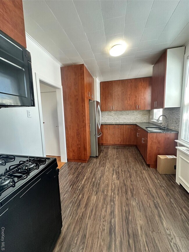 Foto del edificio - 60-34 56th Rd