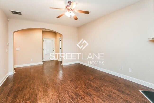 Building Photo - REDUCED!