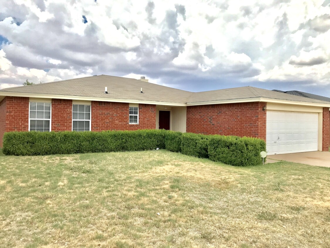 Primary Photo - Stunning 3 Bedroom with an Arched Doorway ...