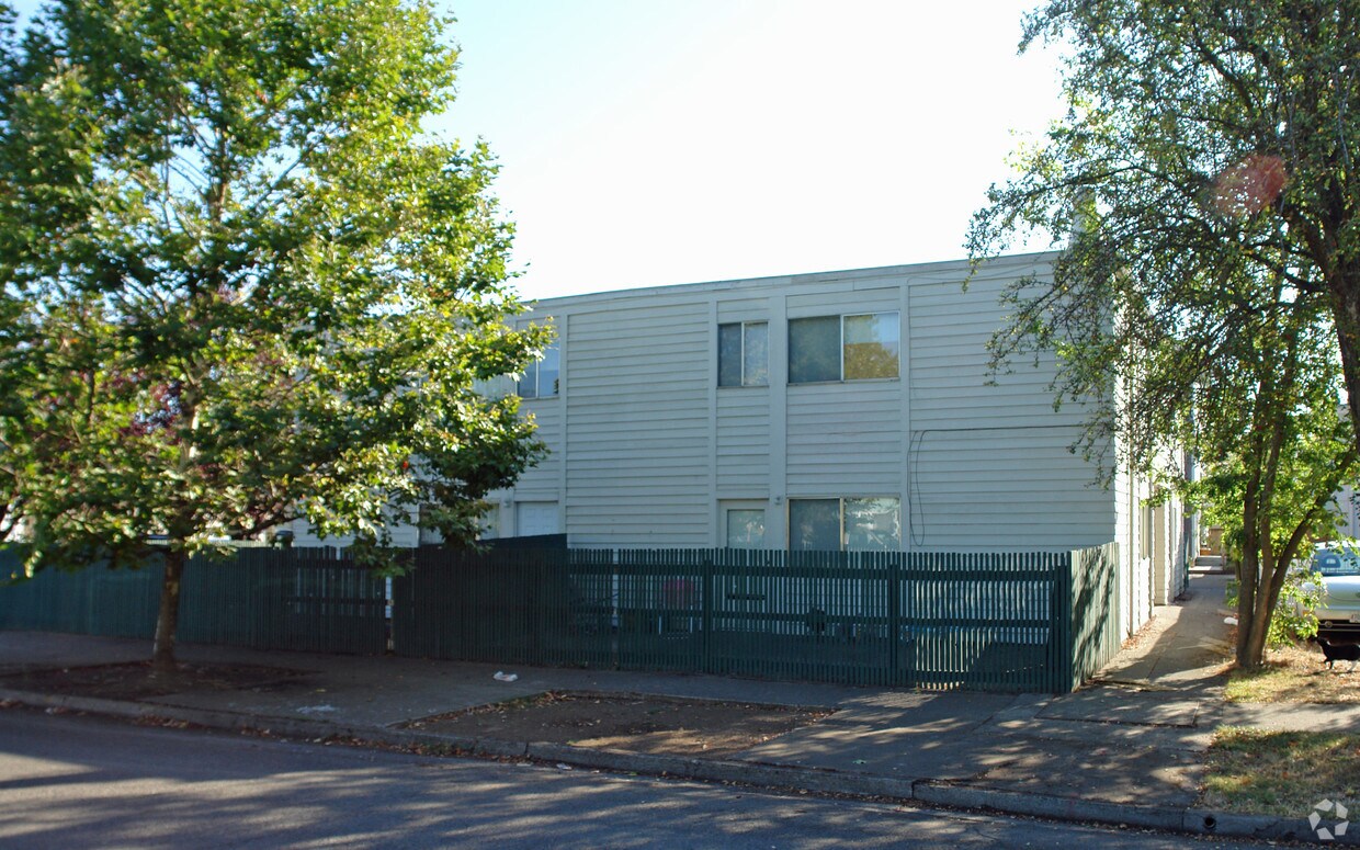 Building Photo - 500 E 16th Ave