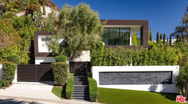 Foto del edificio - 1424 Rising Glen Rd