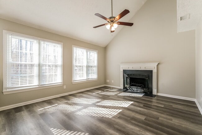 Foto del edificio - 1070 Hunters Creek Ct