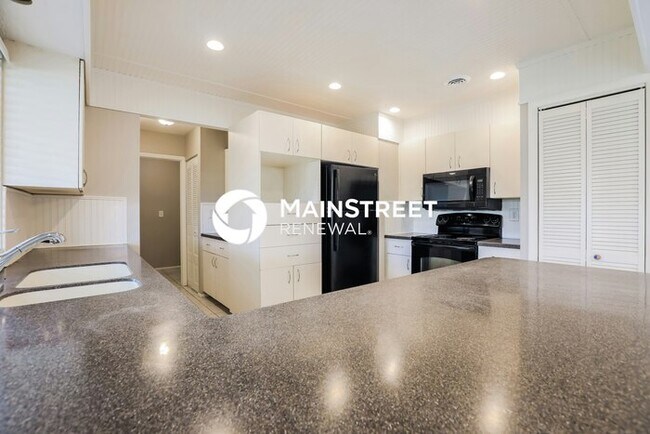 Building Photo - 3 Bedroom Pet-Friendly Home in PORT CHARLOTTE, FL with Main Street Renewal