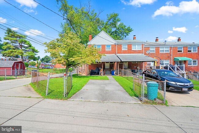 Foto del edificio - 1401 Clairidge Rd