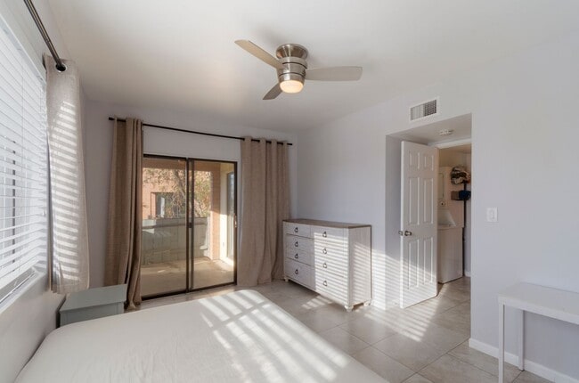 Building Photo - Columbus Condo