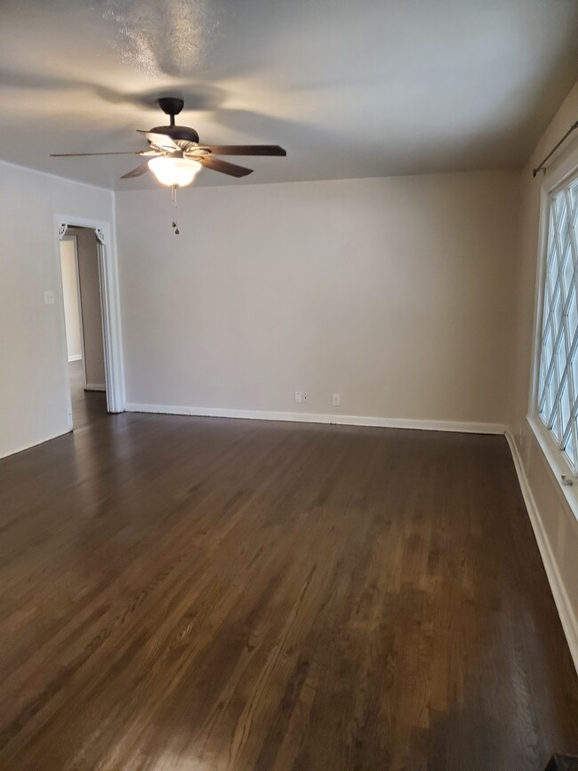 Huge living room - 337 hurst dr