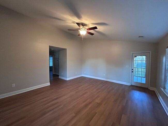Building Photo - 3027 Belmont Dr