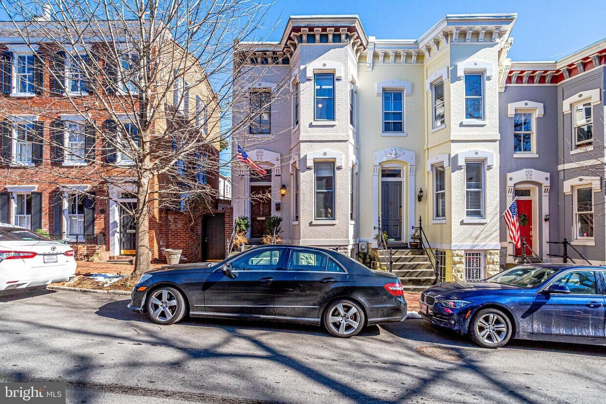 Foto principal - 1233 30th St NW