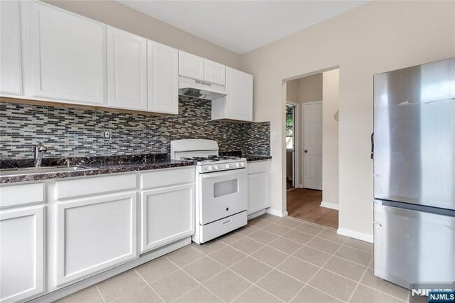 Building Photo - 247 Duane St