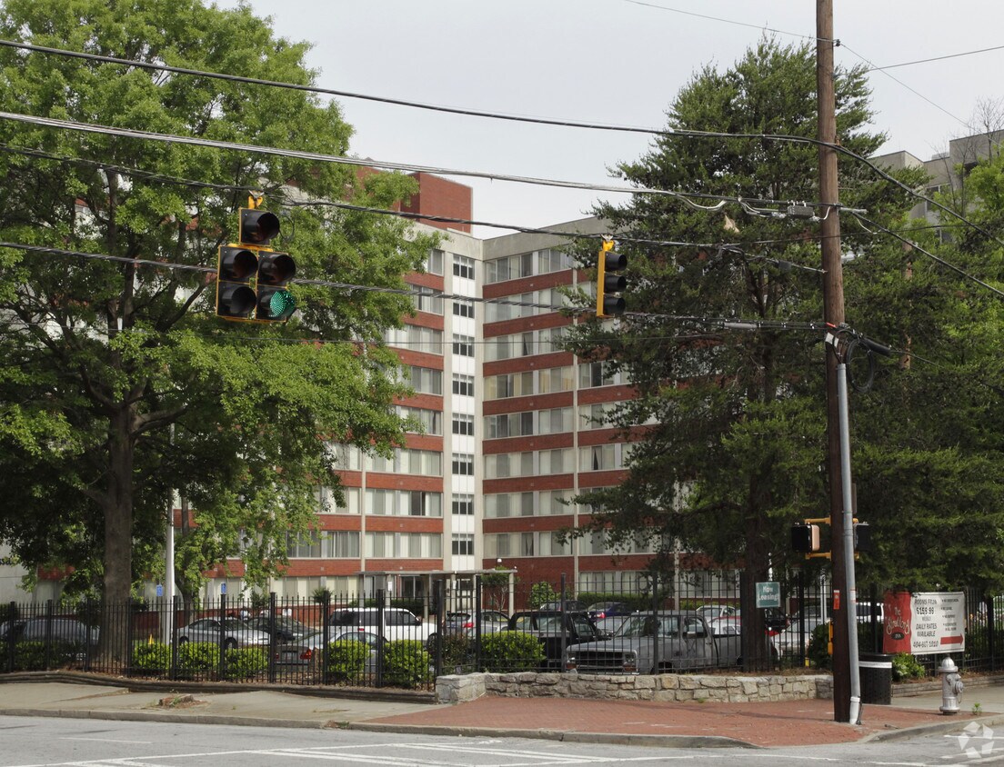 Foto del edificio - Maggie Russell Towers