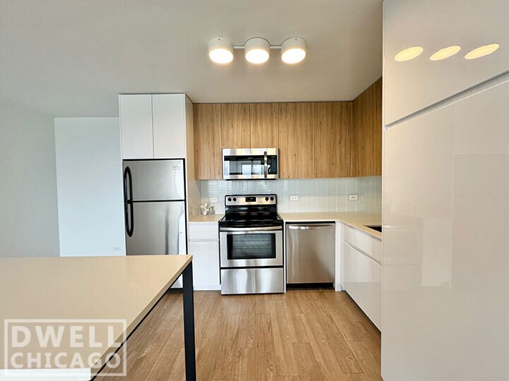 Foto principal - 2345 N Clark St