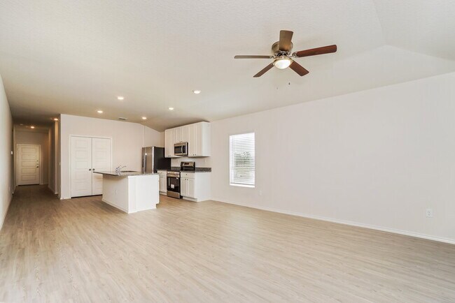 Building Photo - 211 TX-211
