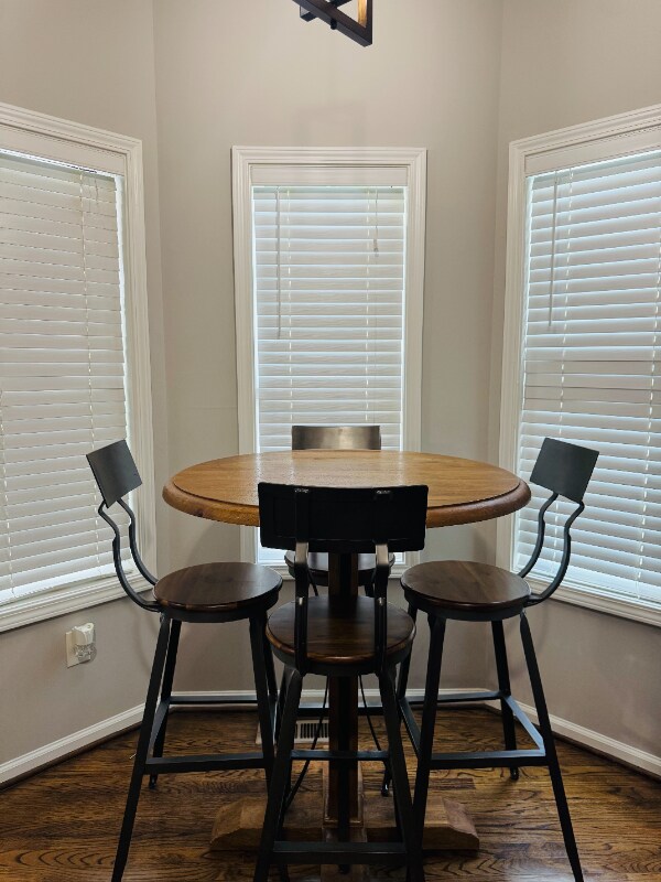 Foto del edificio - 2162 Larchwood Rd SW