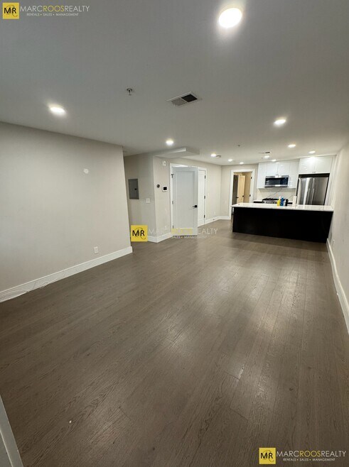 Building Photo - 535 Newbury St