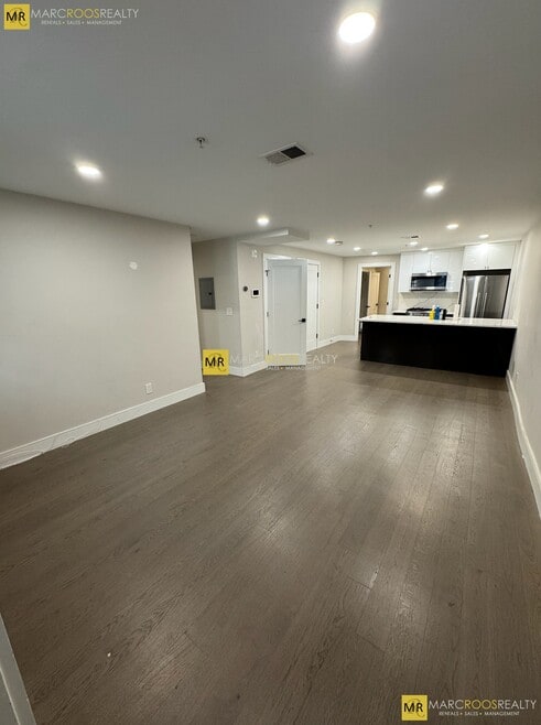 Building Photo - 535 Newbury St