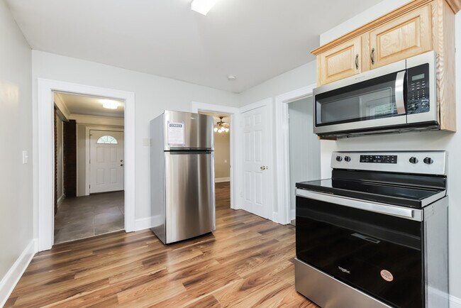 Building Photo - 3030 Walnut Ave