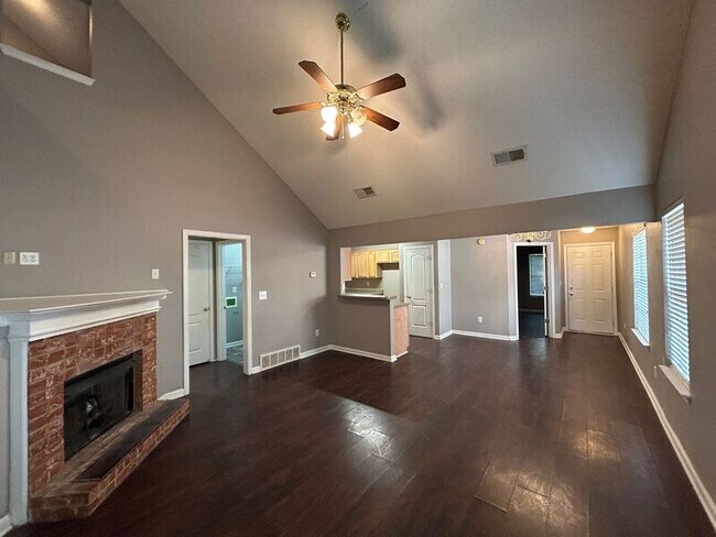 Building Photo - 9085 Cinderhill Cove W