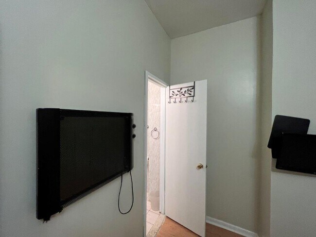 Small BD Room - 31 E 30th St