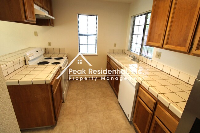 Foto del edificio - Spacious Elk Grove 3bd/2.5ba Halfplex with...