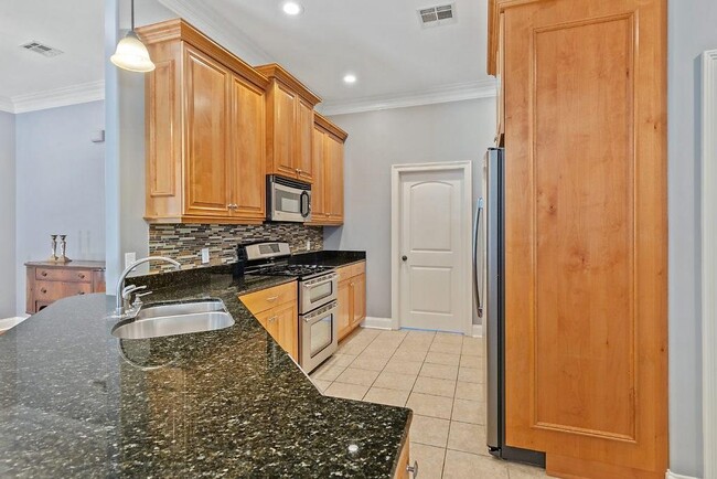 Building Photo - 2739 Magnolia Ln
