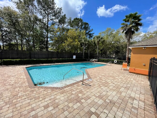 Foto del edificio - 6841 Lake Mist Ln