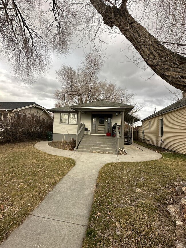 Building Photo - 928 N Garfield Ave