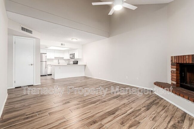 Photo - 2143 E Center Ln House