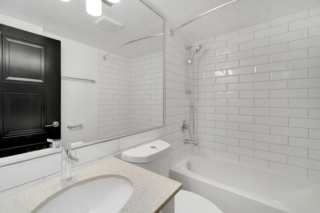 Photo du bâtiment - 1454 Pendrell Street