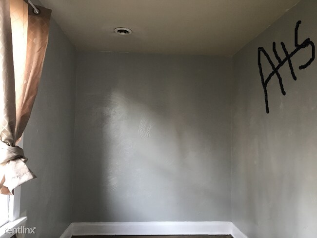 Foto del edificio - 4 br, 1 bath House - 322 South Main St