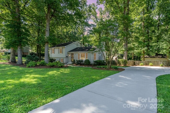 Foto del edificio - 4014 Sulkirk Rd