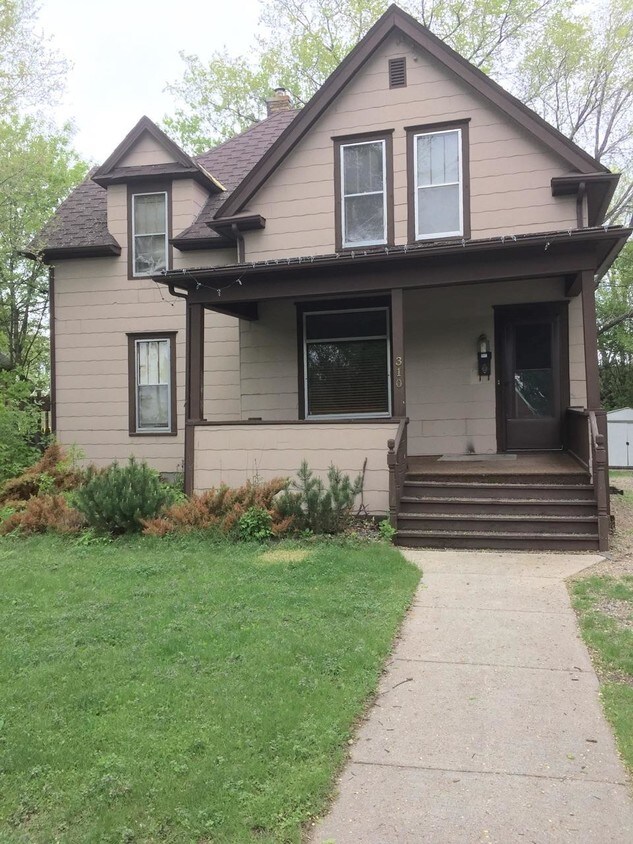 310 7th St S, Moorhead, MN 56560 House Rental in Moorhead, MN