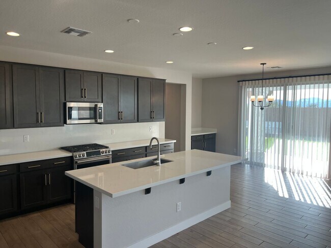 Foto del edificio - 23914 N 148th Dr