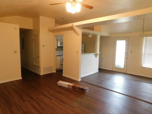 Building Photo - 3032 Carroll Dr