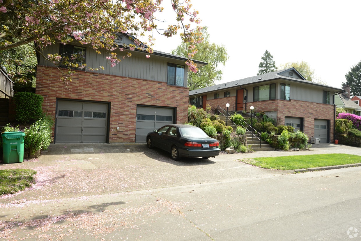 Primary Photo - 5032-5046 SE 37th Ave