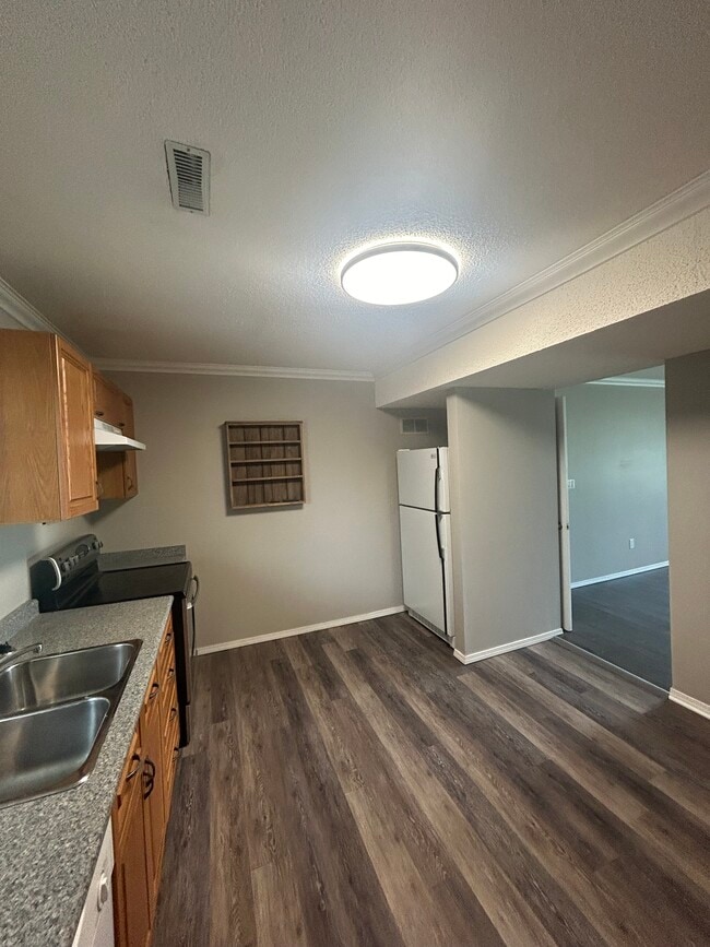 Building Photo - 46376 Angela Av