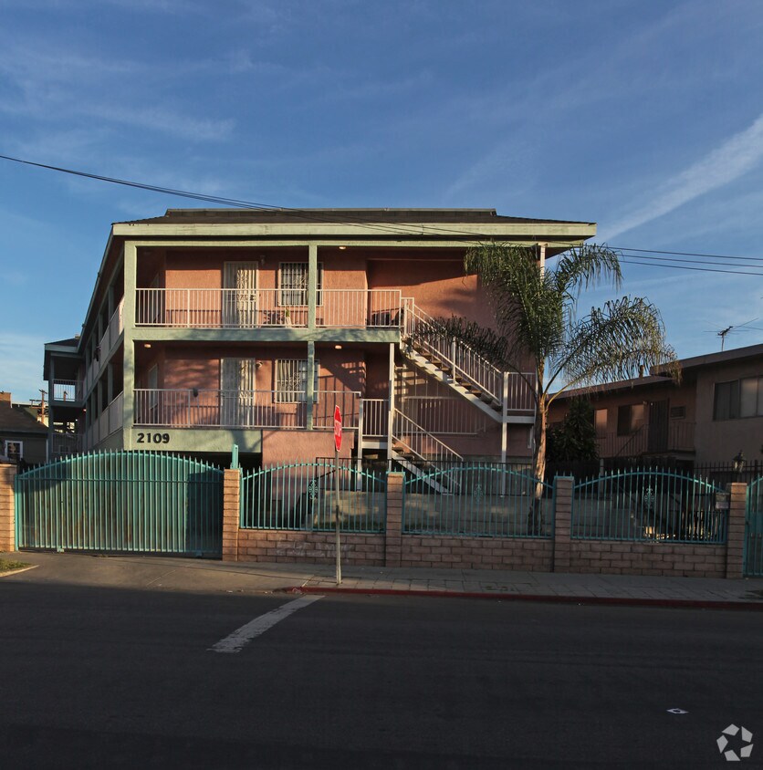 Primary Photo - 2109 Manitou Ave