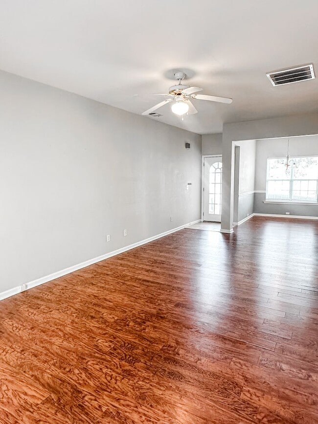 Foto del edificio - 3/2.5 Townhome in great Oakwood location