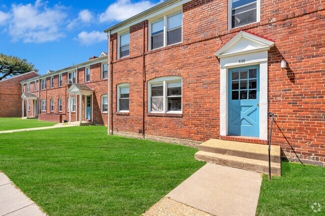 Building Photo - Essex Village & Marlyn Gardens Apartments