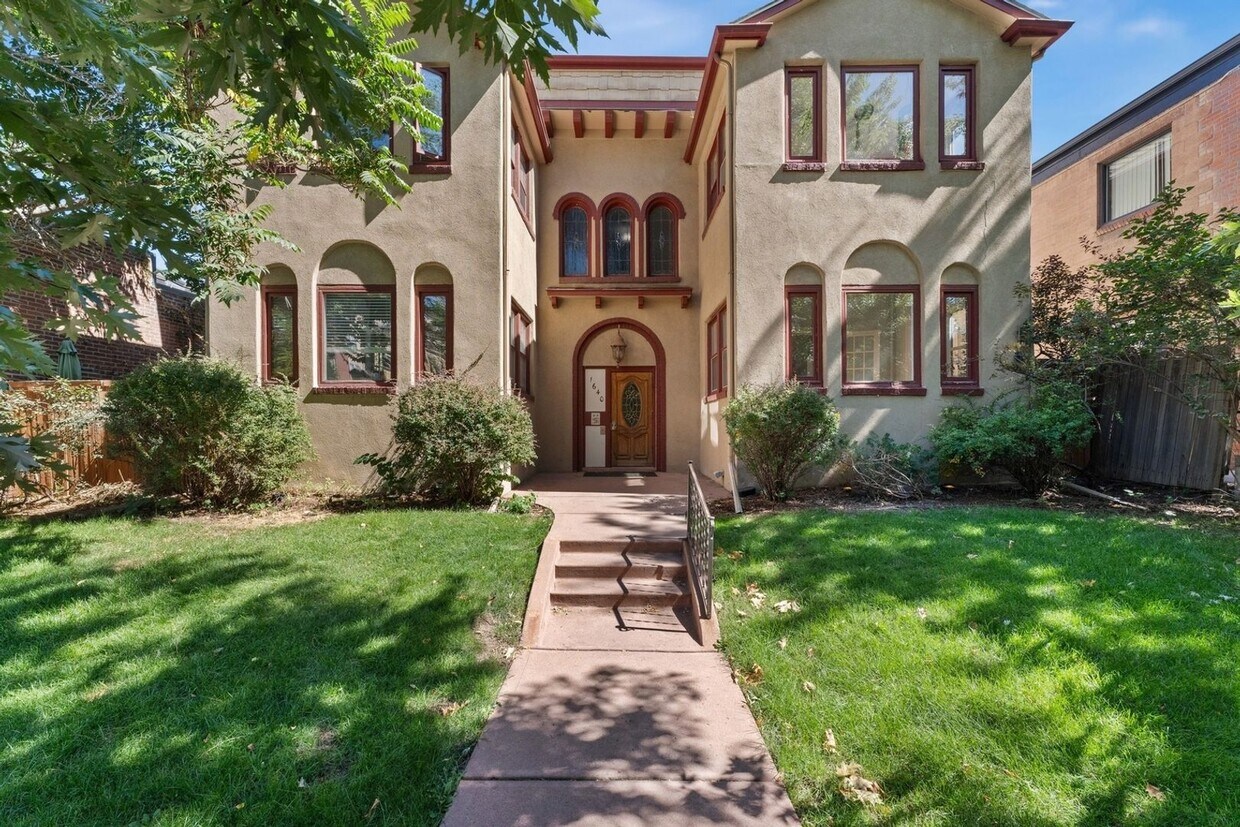 Charming 2BR Condo with parking! - Charming 2BR Condo with parking!