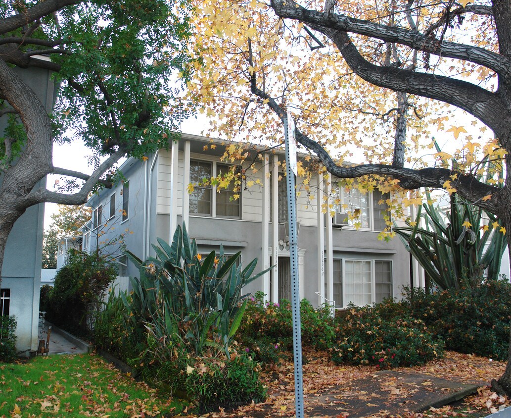 11246 Camarillo St, North Hollywood, CA 91602 Apartments in North