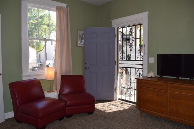 other view of livingroom - 1300 Ursulines Ave