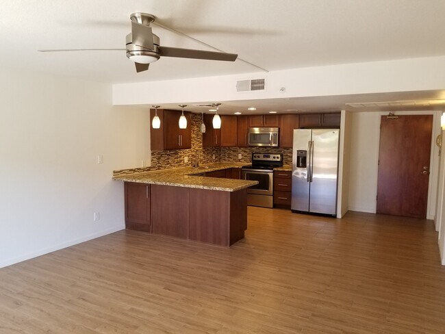 Building Photo - Fabulous 2 Bed - 2 Bath Condo in South Sco...