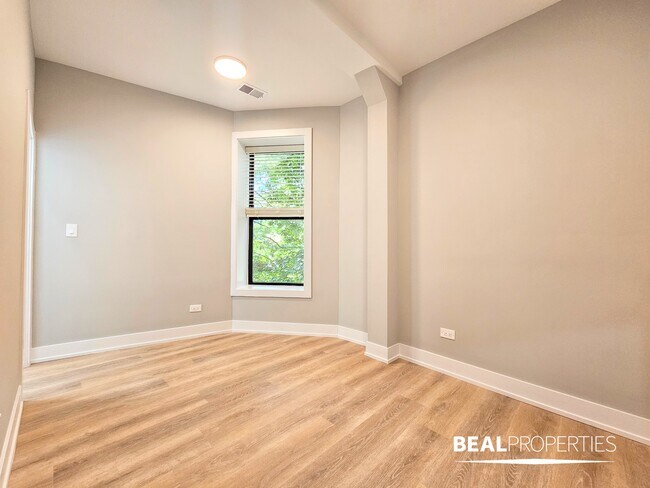 Foto del edificio - 438 W Belden Ave