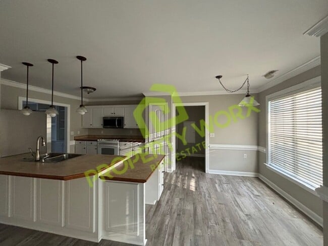 Building Photo - 214 Windy Oak Dr