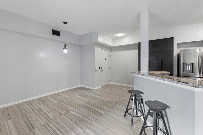 Foto del edificio - 330 Crestwood Cir