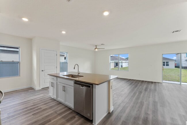 Building Photo - Stylish 4-Bedroomf in Summerly, Saint Cloud - Minutes from Lake Nona. Available after August 10!