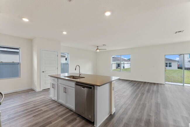 Building Photo - Stylish 4-Bedroomf in Summerly, Saint Cloud - Minutes from Lake Nona. Available after July 10!