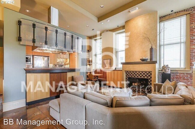 Foto del edificio - 3 br, 3 bath House - 602 NW 11th Ave