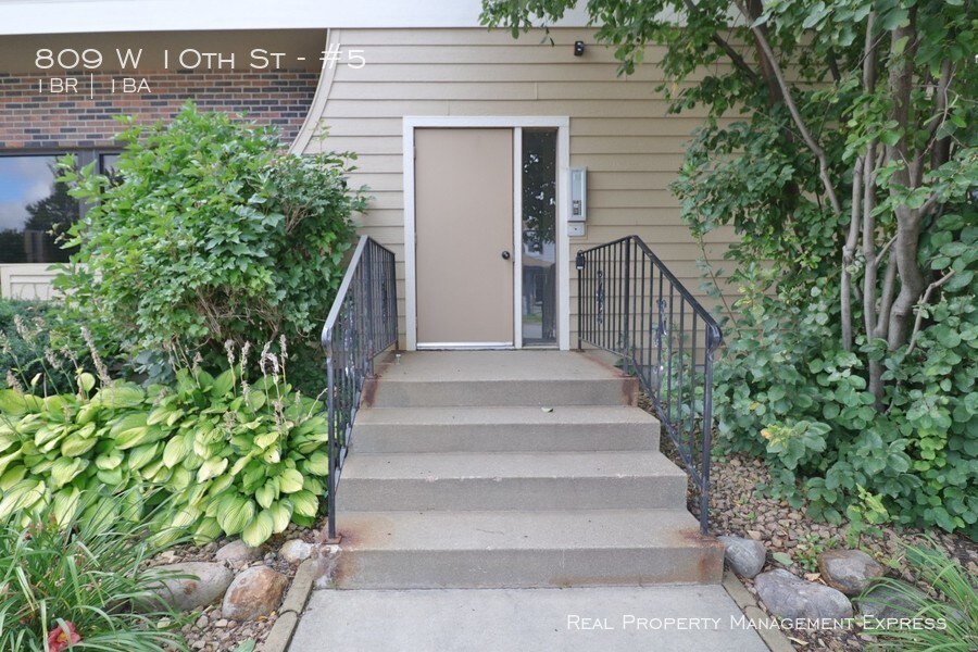 Primary Photo - 809 W 10th St