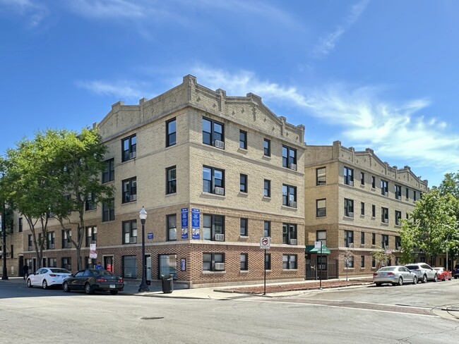 Building Photo - 722 W Brompton